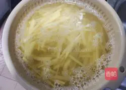 Illustration of how to make stir-fried shredded potatoes 3