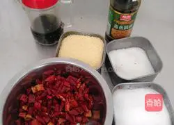 Illustration of how to tear lotus white by hand 2