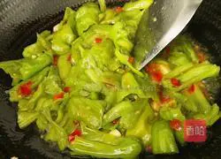 Illustration of how to make fried beans with green pepper 11