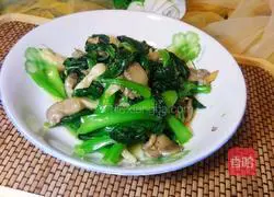 Illustration of how to stir-fry oyster mushrooms with vegetables 8 