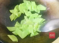 Illustration of how to make stir-fried lettuce 4