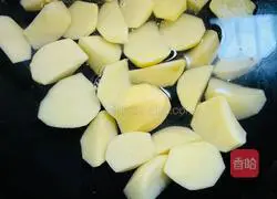 Illustration of how to make olive oil fried potatoes 3