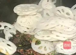 Illustration of how to make ginger lotus root slices 6