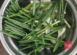 Illustration of how to make cold onions 5