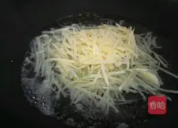 Illustration of how to make spicy and sour potato shreds 2