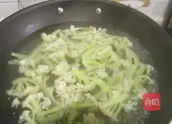 Illustration of home-style fried cauliflower 3