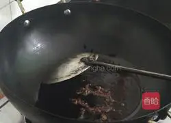 Illustration of how to make fried pork slices with green pepper 1