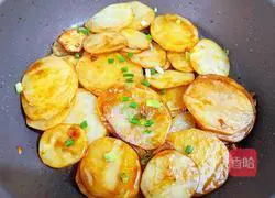 Illustration of how to make oyster sauce potato slices 9
