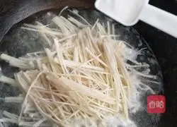 Illustration of how to mix enoki mushrooms 3