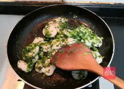 Illustration of how to make fried rice cakes with radish tassels 19