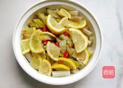 Illustration of how to make lemon pickled pepper and lotus root strips 13