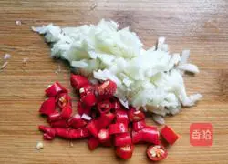 Illustration of how to make garlic water spinach stems 4