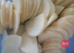 Illustration of how to make spicy cabbage and potato slices 1