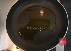 Illustration of how to make fried bean paste with garlic eggs 8