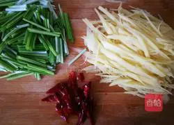 Illustration of how to make pepper and potato shreds 2