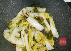 Illustration of how to make spicy stir-fried baby cabbage 5