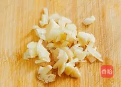 Illustration of how to make cold lotus root slices 3