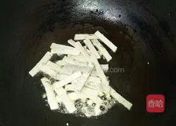 Illustration of how to make fried cucumber with fish cakes 3