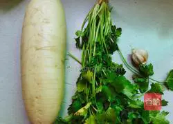 Illustration of how to make shredded coriander and radish 1