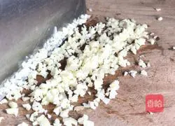 Garlic red Illustration of how to make steamed winter melon with spicy oil sauce 4