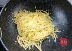 Illustration of how to make spicy and sour potato shreds 6