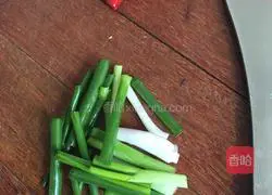 Illustration of how to make spicy and sour potato shreds 4