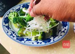 Illustration of how to make broccoli with green onion and soy sauce 5