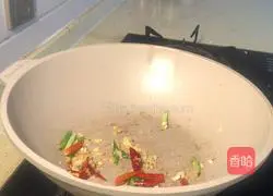 Illustration of how to make hand-shredded cabbage 1