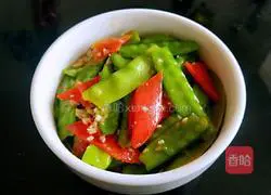 Illustration of how to make garlic snow peas 14