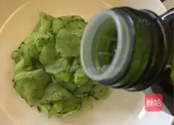 Refreshing Illustration of how to make crispy original cucumbers 6