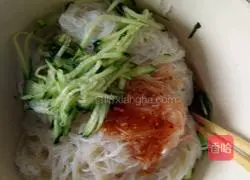Illustration of how to make cold cucumber vermicelli 9