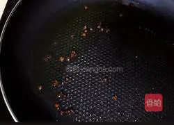 Illustration of how to make spicy and sour green pepper and potato shreds 7