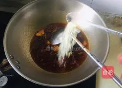 Hot and Sour Rice Noodles Recipe Illustration 7