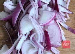 Illustration of how to make onions and black fungus 1