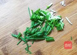 Illustration of how to make green onion, garlic paste and black fungus 2