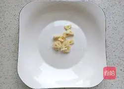 Illustration of how to make stir-fried lettuce 3