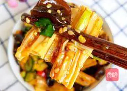 Illustration of how to make cold fungus, yuba and cucumber 2