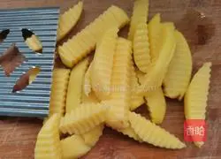 Illustration of how to make wolf tooth potatoes 2