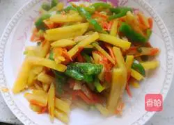 Illustration of how to stir-fry shredded potatoes with green peppers and carrots 9