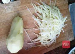 How to make green pepper and potato shreds Illustration 2