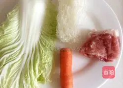 Illustration of how to mix cabbage with vermicelli 1