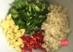 Illustration of how to make cold fern root powder 2