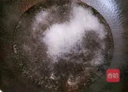 Illustration of how to stir-fry vermicelli with cabbage 3