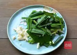 Illustration of how to make stir-fried and dried leeks 3