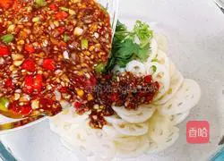 Illustration of how to make cold lotus root slices 5