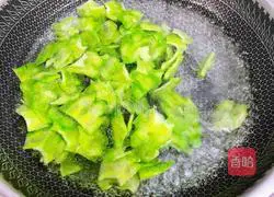 Illustration of how to make cold bitter melon 3