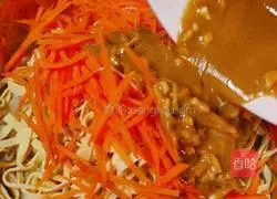 Illustration of how to make enoki mushrooms mixed with dried tofu and shredded carrots 20