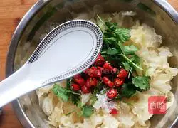 Illustration of how to make cold white fungus 13