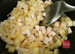 Illustration of how to make fried potatoes and sweet potatoes with taro 6