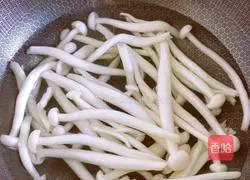 Illustration of how to make stir-fried cabbage with seafood mushrooms 5